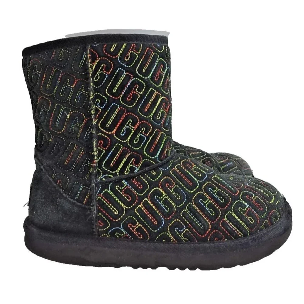 Kids Black UGG Classic II Graphic Stitch 1112383K Logo Suede Boots Size 3